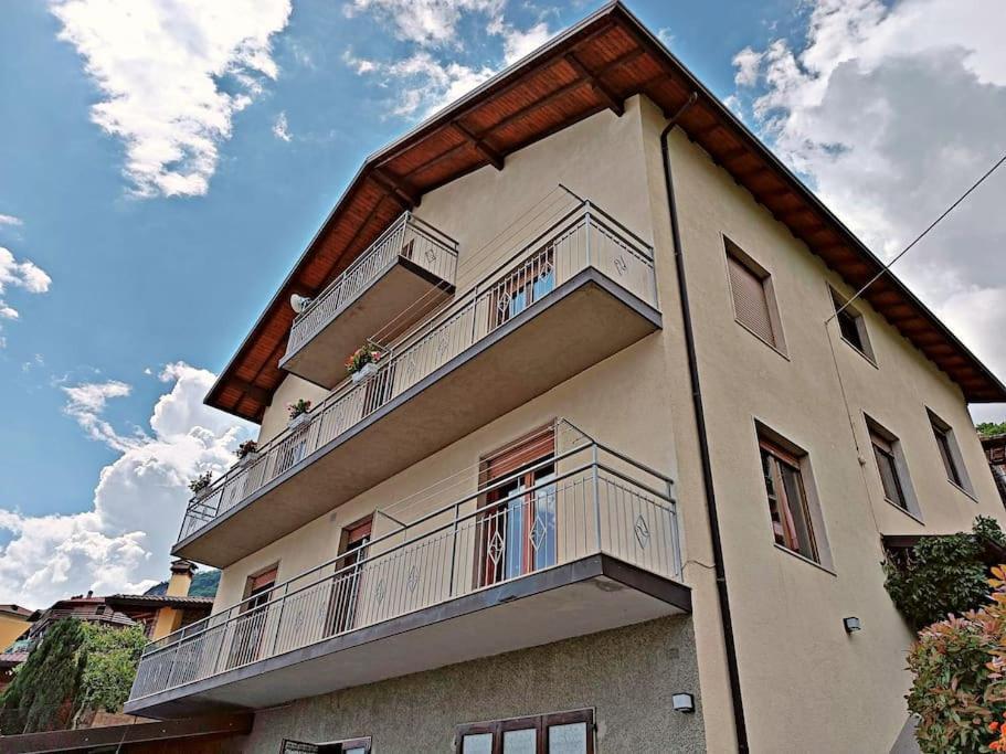 Brezza Di Lago Коста-Вольпіна Екстер'єр фото